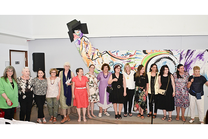 עפולה: 14 מתושבות העיר העלו תערוכה בנושא 'רשתות חברתיות'